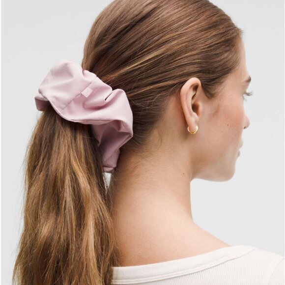 Lululemon Uplifting Oversized Scrunchie Pink Haze - Picture 1 of 5